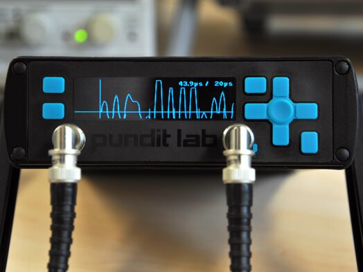 Pundit Lab (+) 灵活的超声波脉冲速度测试仪器，为实验室操作而设计。